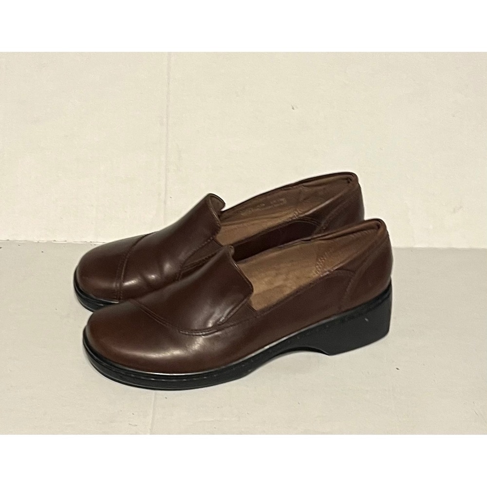 Clarks Womens Brown Leather Slip On Loafers Shoes Size 8 M Y2K Retro Comfort